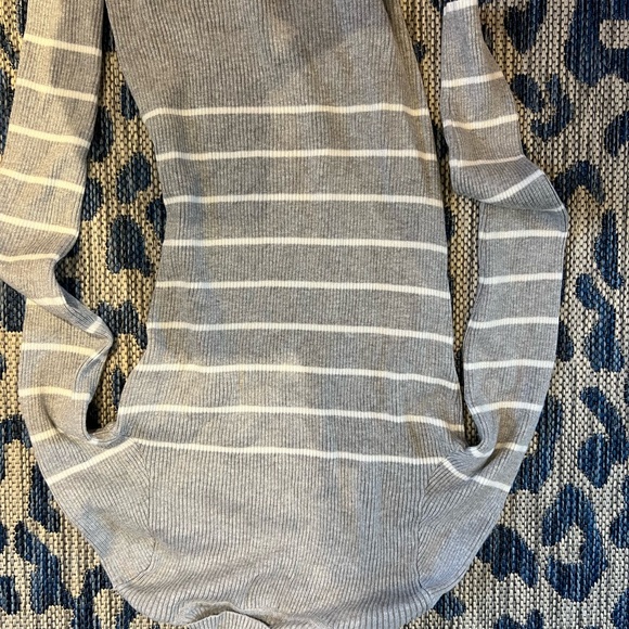 Forever 21 grey and white striped turtleneck size large - Picture 2 of 3